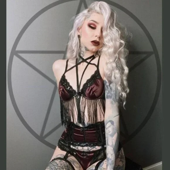 Killstar ✦ She's Poison Bra & Garter Set ✦ Blood Red Gothic Lace Strappy S NWT - Picture 8 of 11